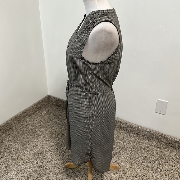 🎒 H&M Sleeveless Dress - Picture 2 of 5